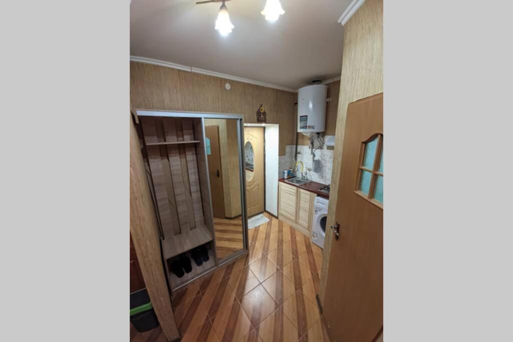 Квартира Біля Залізничного Вокзалу Leópolis Exterior foto